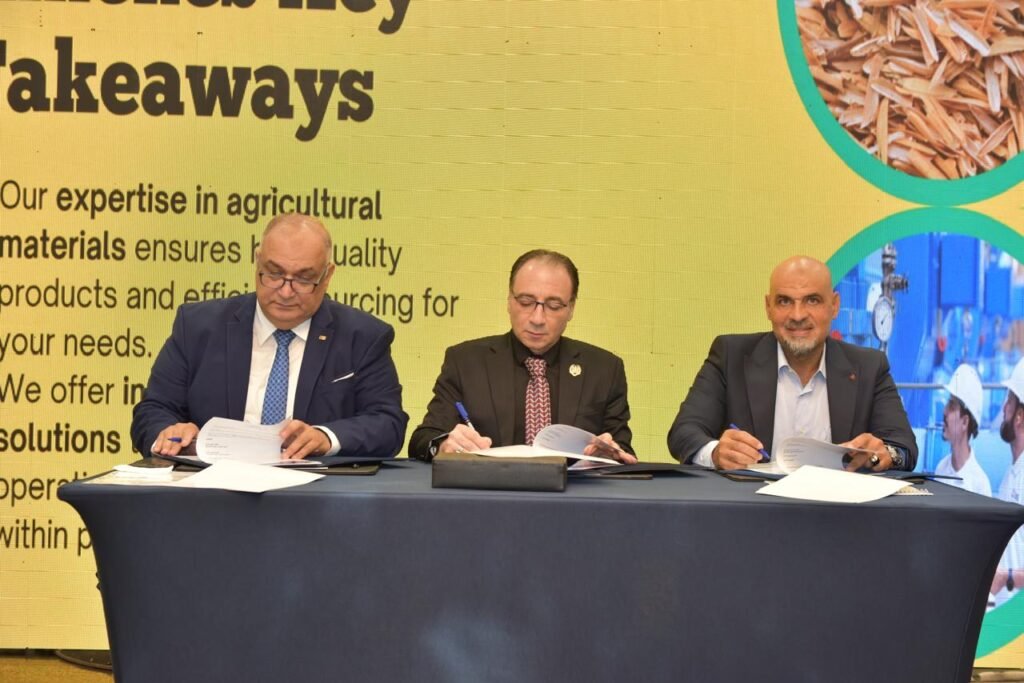 بالصور.. أيمن حامد سليمان يوقع اتفاق استراتيجي لمشروع “مارين اليانز”